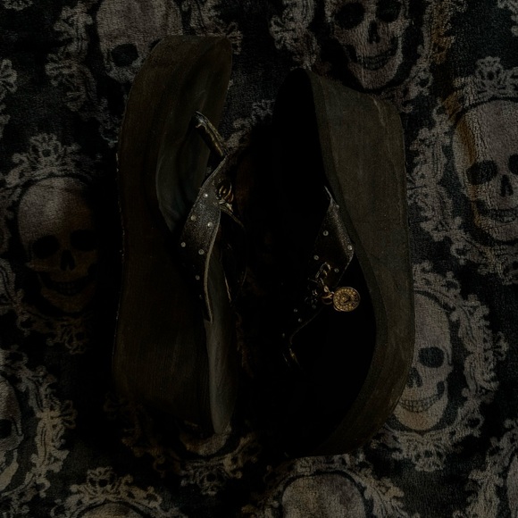 Guess Shoes - Picture 4 of 4